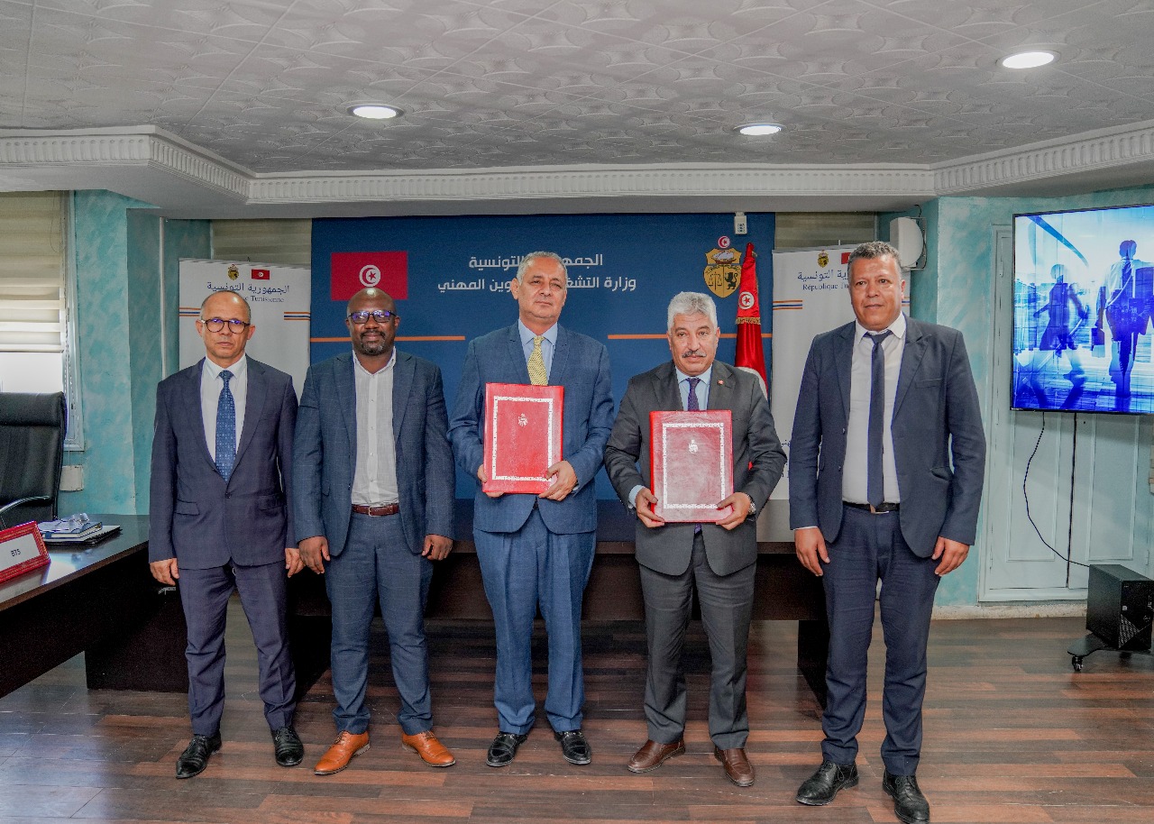 تمويل مشاريع صغرى عن طريق قروض مساهمة  بدون فائض بنكي وبدون تمويل ذاتي ودون ضمانات مادية